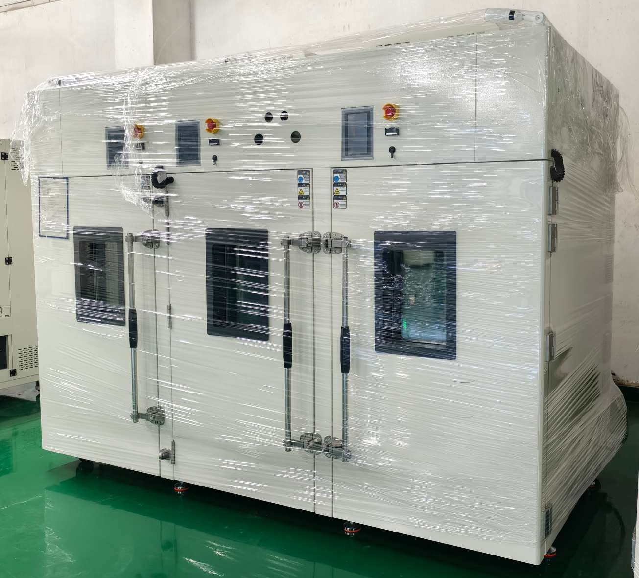 packed Walk-in Climate Test Chamber